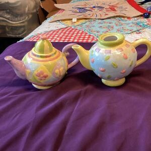 Vintage Oneida hand-painted ceramic teapots ( One without lid)
